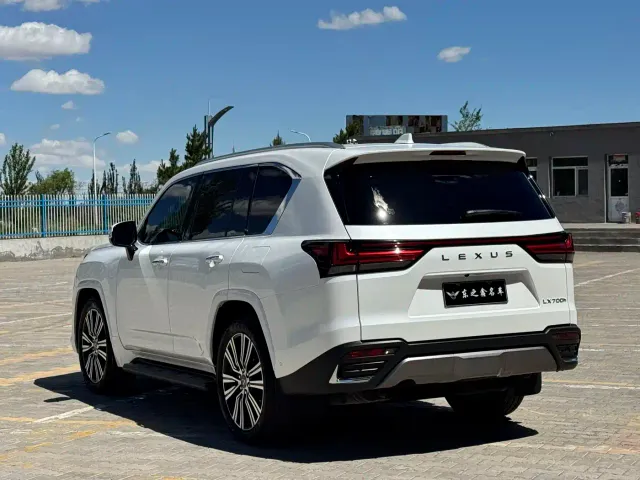 Lexus LX — Фото автомобиля 3