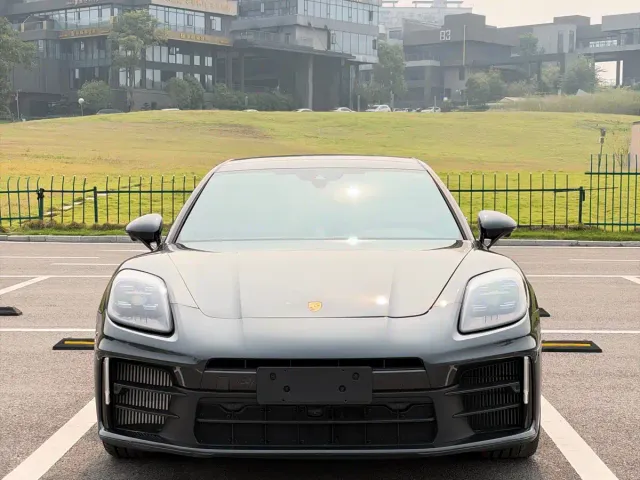 Porsche Panamera — Фото автомобиля 2