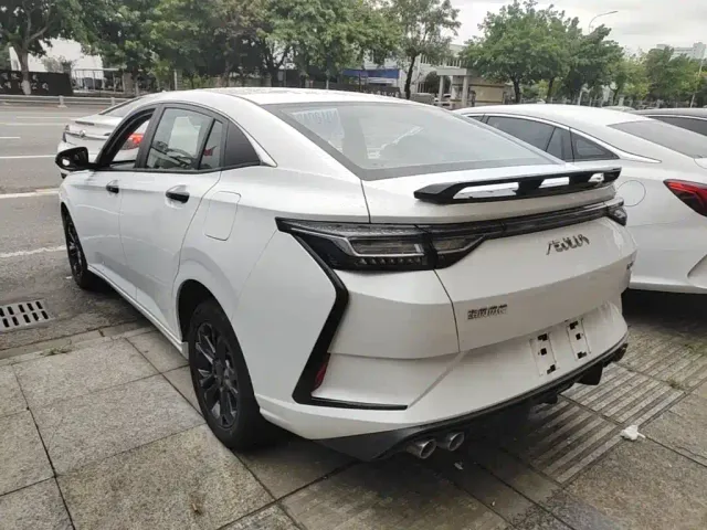 Dongfeng Yixuan — Фото автомобиля 4