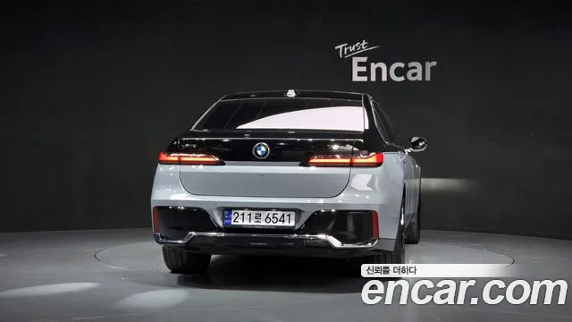 BMW 7 Series G70 — Фото автомобиля 4