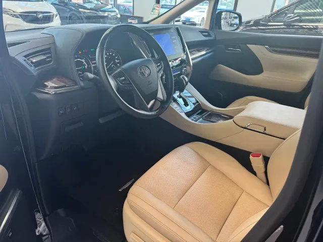 Toyota Alphard — Фото автомобиля 6