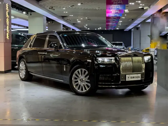 Rolls-Royce Phantom — Фото автомобиля 3