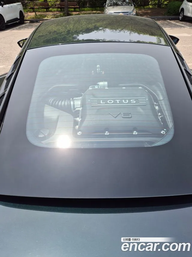 Lotus Emira — Фото автомобиля 6