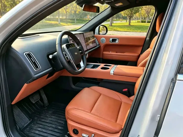 Li Auto L6 — Фото автомобиля 7