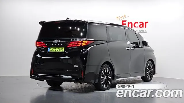 Toyota Alphard — Фото автомобиля 2