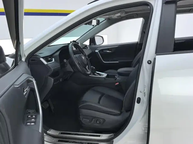 Toyota RAV4 — Фото автомобиля 9
