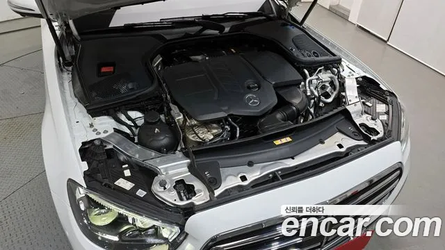 Mercedes-Benz E-Class — Фото автомобиля 6