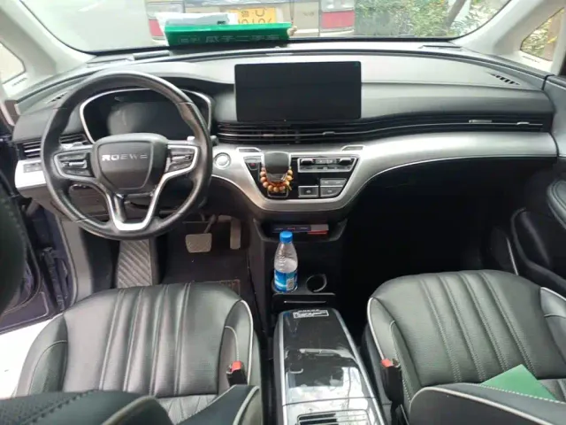 Roewe iMAX8 — Фото автомобиля 5