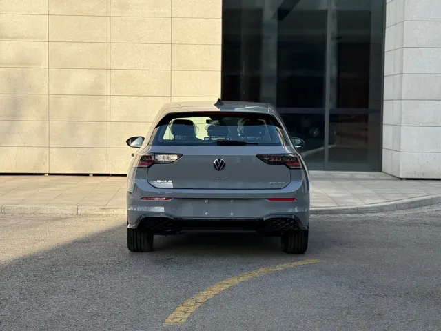 Volkswagen Golf — Фото автомобиля 21