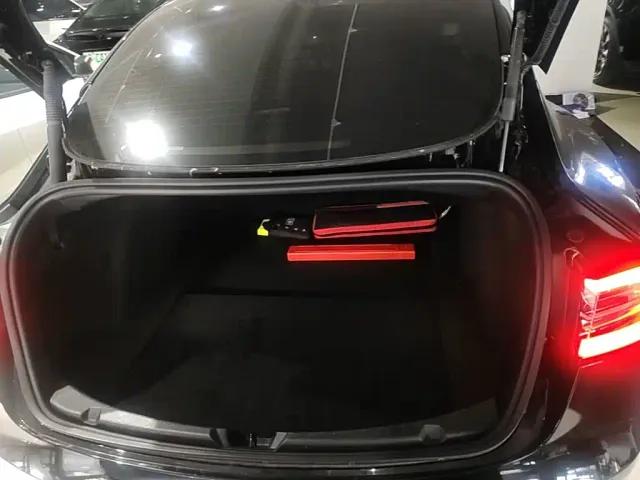 Tesla Model 3 — Фото автомобиля 18