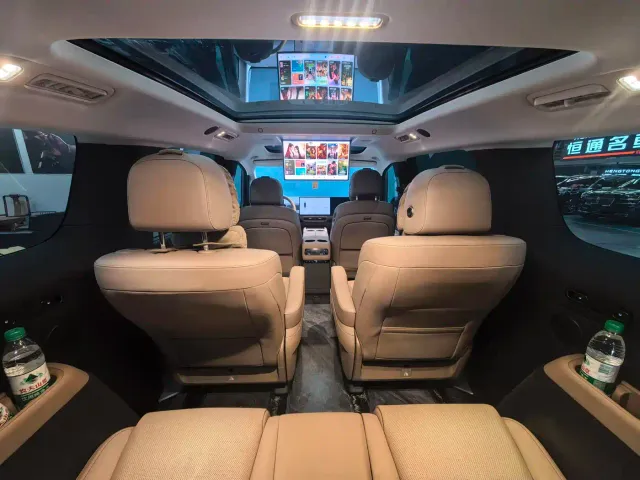 Li Auto MEGA — Фото автомобиля 19