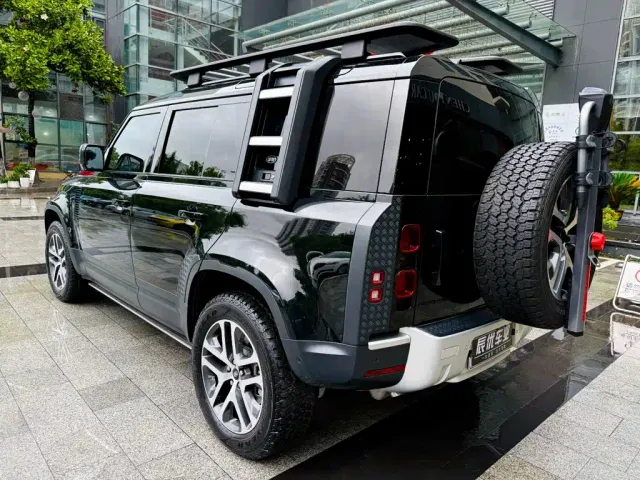 Land Rover Defender — Фото автомобиля 8