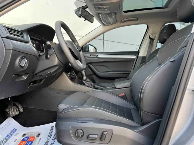 Skoda Superb — Фото автомобиля 14