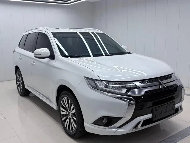 Mitsubishi Outlander — Фото автомобиля 3