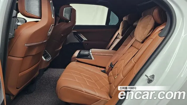 BMW 7-Series — Фото автомобиля 11