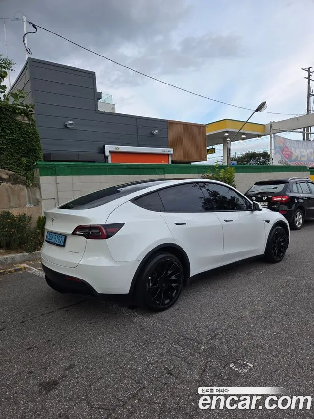 Tesla Model Y — Фото автомобиля 2