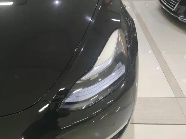 Tesla Model Y — Фото автомобиля 5