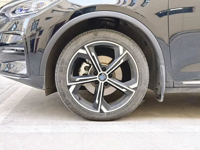 BYD Tang — Фото автомобиля 4