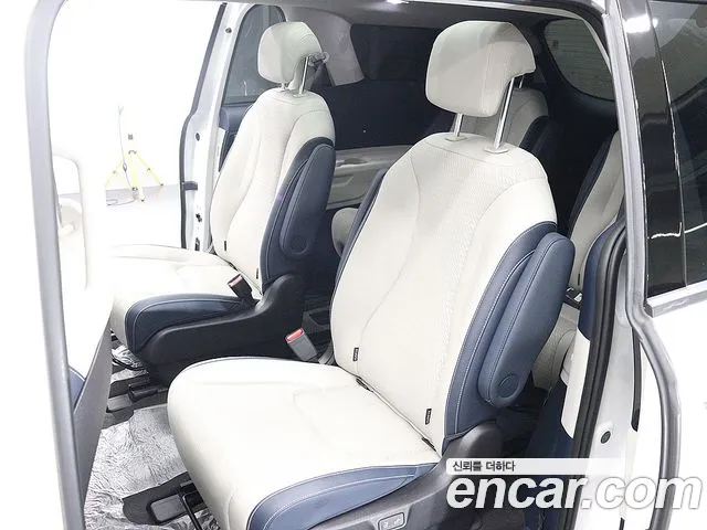 Kia Carnival Generation 4 — Фото автомобиля 11