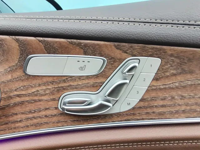 Mercedes-Benz E-Class — Фото автомобиля 22