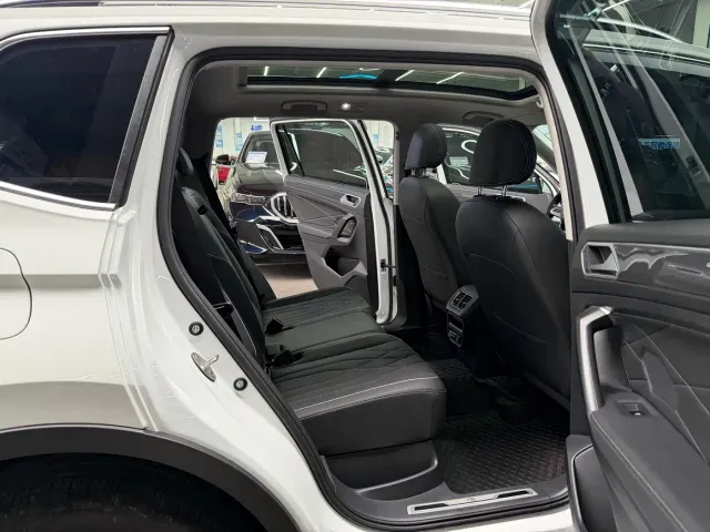 Volkswagen Tiguan L — Фото автомобиля 16