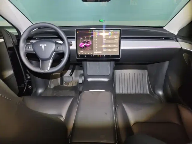 Tesla Model Y — Фото автомобиля 10