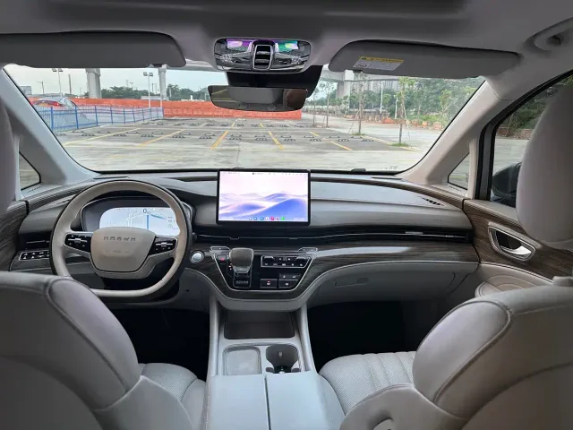 Roewe iMAX8 — Фото автомобиля 23
