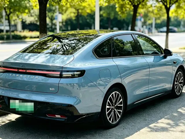 Leapmotor B01 — Фото автомобиля 4