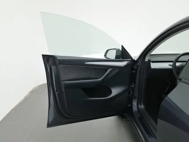 Tesla Model Y — Фото автомобиля 8