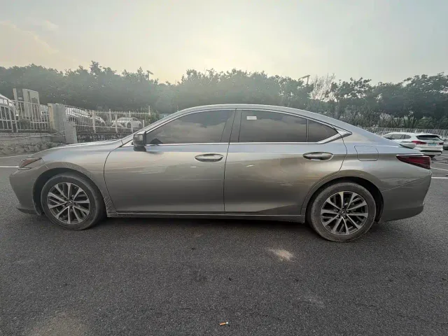 Lexus ES — Фото автомобиля 6