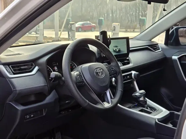 Toyota RAV4 — Фото автомобиля 7