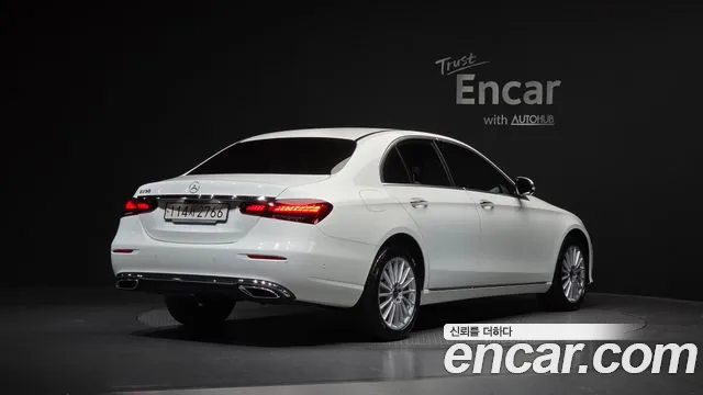 Mercedes-Benz E-Class — Фото автомобиля 2
