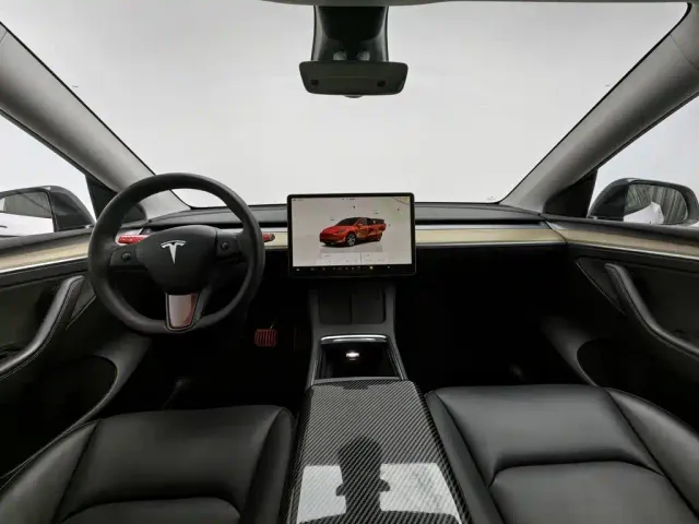 Tesla Model Y — Фото автомобиля 5