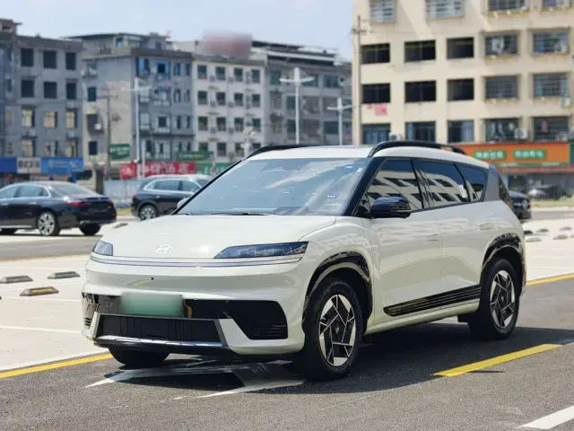 Фотография автомобиля — Hyundai ELEXIO