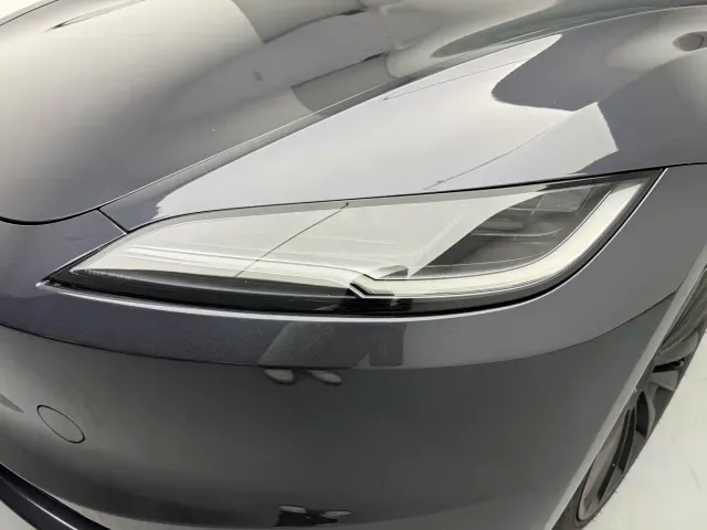 Tesla Model 3 — Фото автомобиля 17