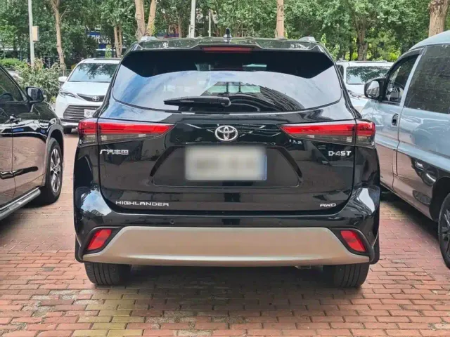 Toyota Highlander — Фото автомобиля 12