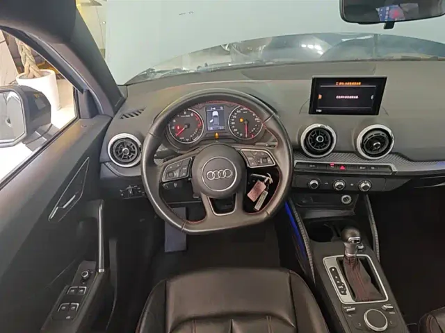 Audi Q2L — Фото автомобиля 10