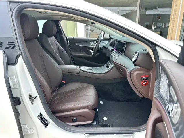 Mercedes-Benz CLS-Class — Фото автомобиля 8
