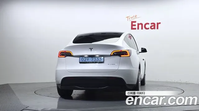 Tesla Model Y — Фото автомобиля 3