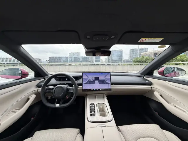 Xiaomi SU7 — Фото автомобиля 11