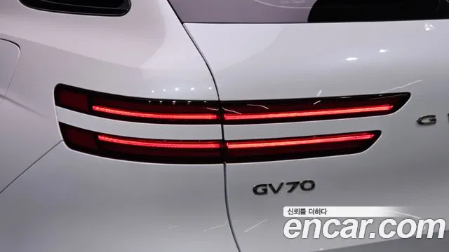 Genesis GV70 — Фото автомобиля 23