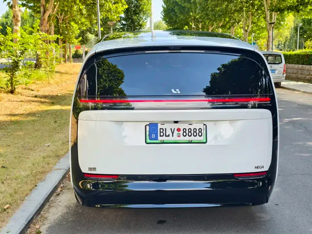 Li Auto MEGA — Фото автомобиля 13