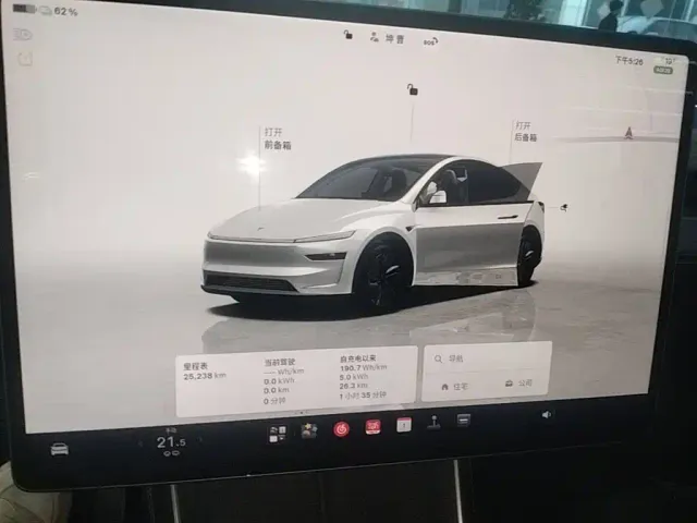 Tesla Model Y — Фото автомобиля 11
