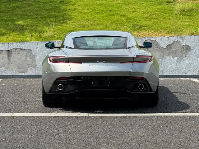 Aston Martin DB12 — Фото автомобиля 7