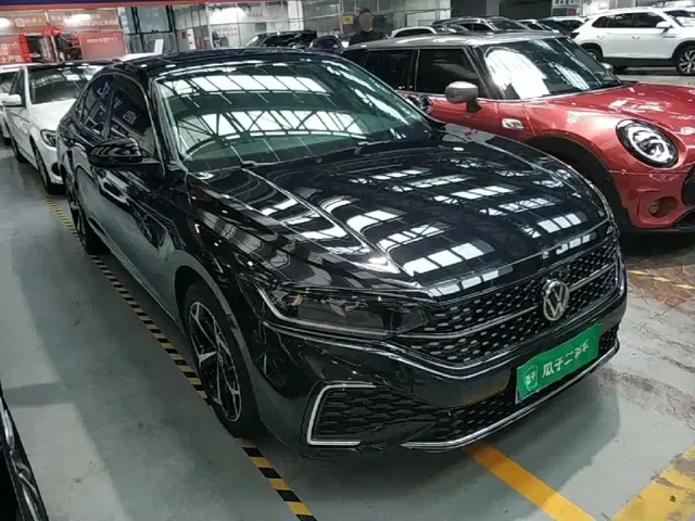 Volkswagen Passat — Фото автомобиля 3