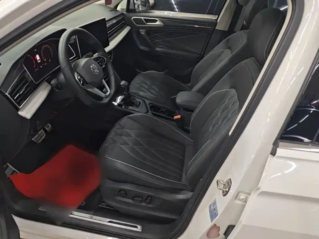 Volkswagen Tiguan L — Фото автомобиля 14