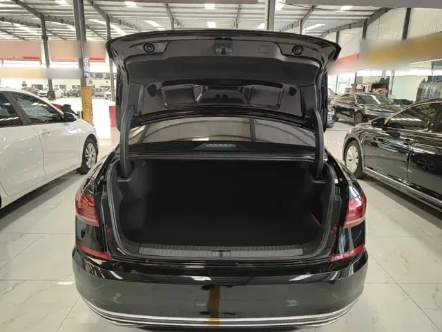Volkswagen Passat — Фото автомобиля 18