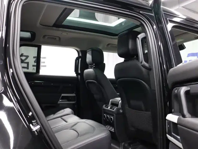 Land Rover Defender — Фото автомобиля 23