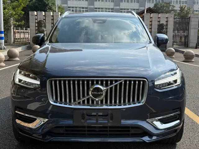 Volvo XC90 — Фото автомобиля 2