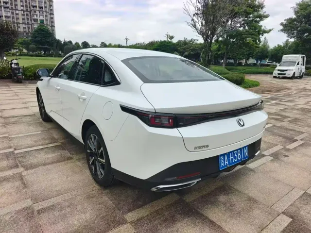 Changan Eado — Фото автомобиля 9
